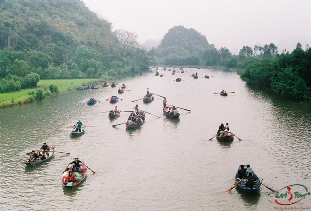 du-lich-le-hoi-chua-huong
