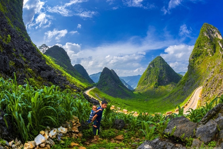 Tour du lịch Đông - Tây Bắc Mùa Xuân 15 ngày 14 đêm