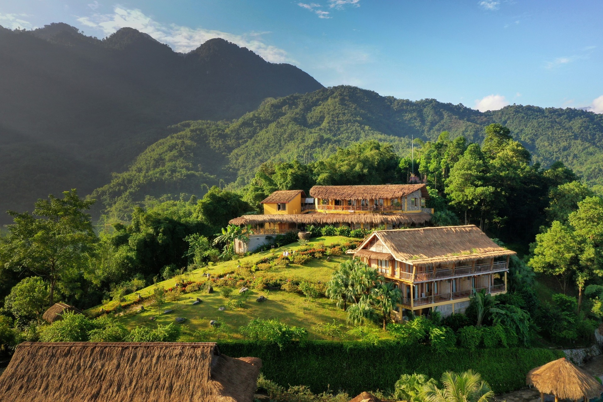 TOUR DU LỊCH ĐỀN THƯỢNG BỒNG LAI - BẢN LÁC MAI CHÂU - KHOÁNG NÓNG KIM  BÔI 