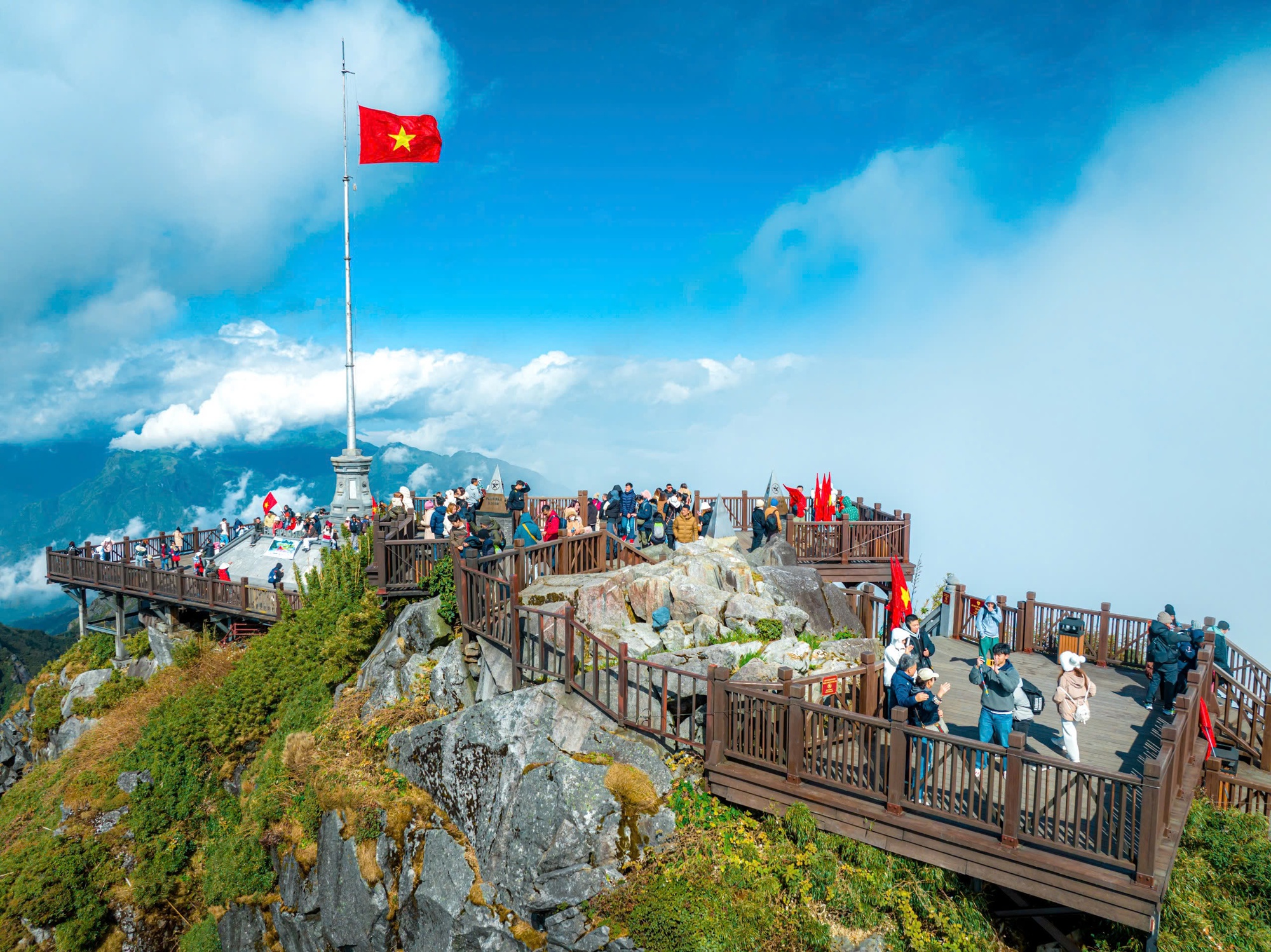 TOUR DU LỊCH HÀ NỘI - NINH BÌNH - HẠ LONG BAY - SAPA – FANSIPAN 5 NGÀY 4 ĐÊM